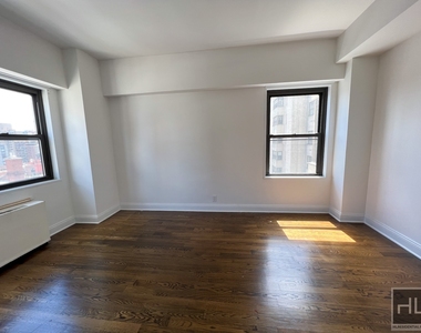 East 89th Street - Photo Thumbnail 3