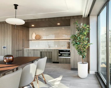 East 72nd Street - Photo Thumbnail 1