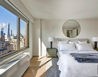 East 72nd Street - Photo Thumbnail 3