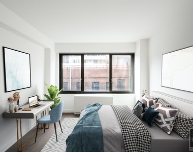East 72nd Street - Photo Thumbnail 4