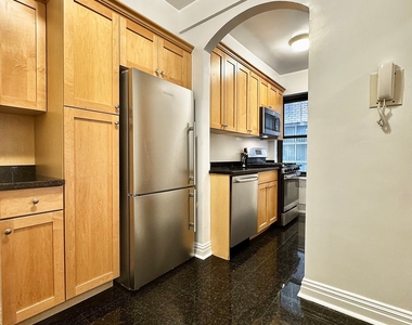 East 56 Street - Photo Thumbnail 6