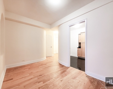 East 56 Street - Photo Thumbnail 8