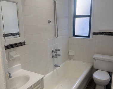 Grand Concourse / Van Cortlandt Avenue - Photo Thumbnail 2