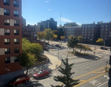 Grand Concourse / Van Cortlandt Avenue - Photo Thumbnail 8