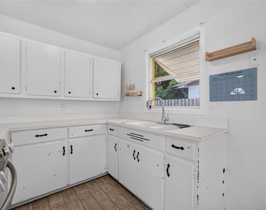 1208 Pat Avenue - Photo Thumbnail 7