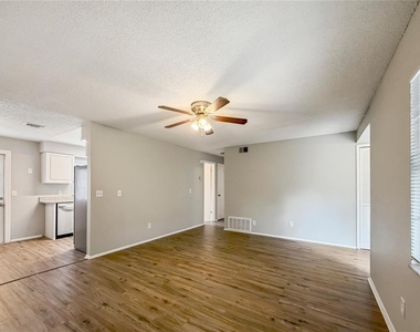 690 Lilac Road - Photo Thumbnail 3