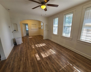 1060 18th Avenue S - Photo Thumbnail 2