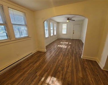 1060 18th Avenue S - Photo Thumbnail 4