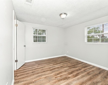 512 Blairmore Boulevard W - Photo Thumbnail 9
