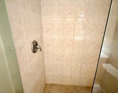 6775 49th Avenue N - Photo Thumbnail 9