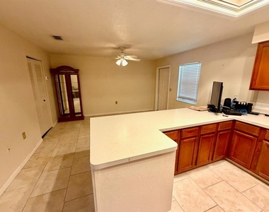 6775 49th Avenue N - Photo Thumbnail 4