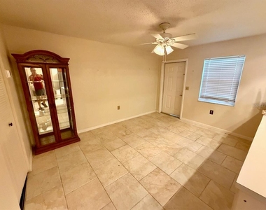 6775 49th Avenue N - Photo Thumbnail 5