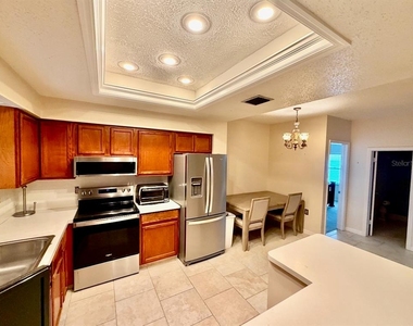 6775 49th Avenue N - Photo Thumbnail 3