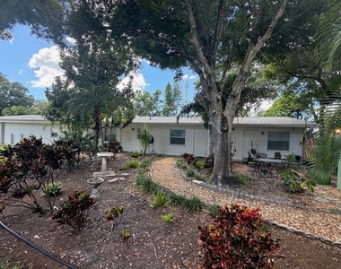 6775 49th Avenue N - Photo Thumbnail 11