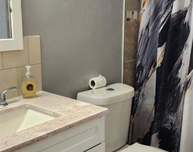 1422 E Seneca Avenue - Photo Thumbnail 8