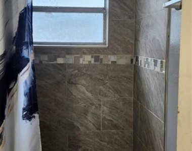 1422 E Seneca Avenue - Photo Thumbnail 9
