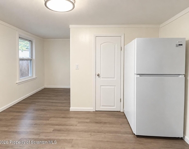 307 N Everett Avenue - Photo Thumbnail 3
