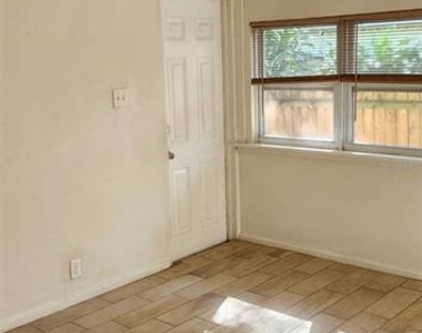 3701 47th Street N - Photo Thumbnail 5