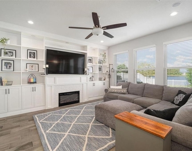19399 Long Lake Ranch Blvd - Photo Thumbnail 5