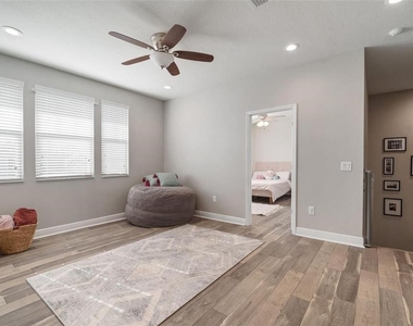 19399 Long Lake Ranch Blvd - Photo Thumbnail 7