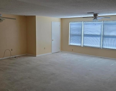 5521 80th Street N - Photo Thumbnail 3