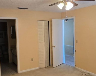 5521 80th Street N - Photo Thumbnail 12