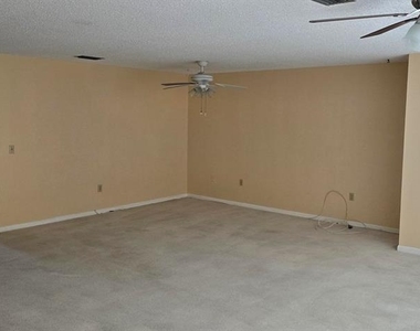5521 80th Street N - Photo Thumbnail 5