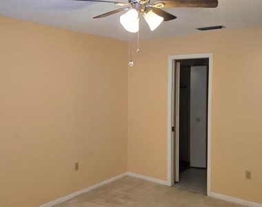 5521 80th Street N - Photo Thumbnail 11
