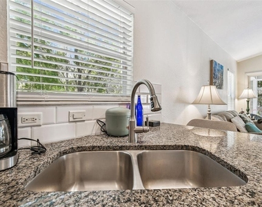 1627 Hammocks Avenue - Photo Thumbnail 9