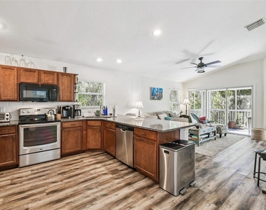 1627 Hammocks Avenue - Photo Thumbnail 7