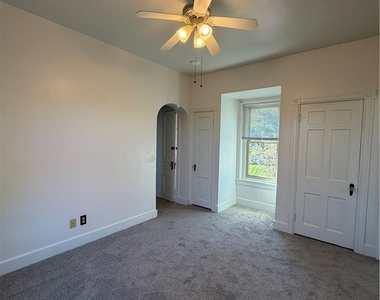 1559 Broadway Street - Photo Thumbnail 5