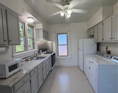 1559 Broadway Street - Photo Thumbnail 3