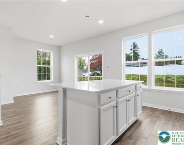 1074 Meadowlark Drive - Photo Thumbnail 11