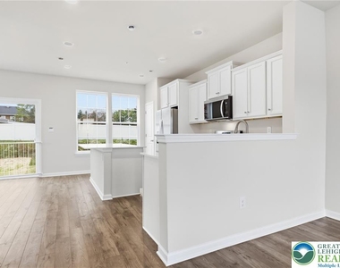 1074 Meadowlark Drive - Photo Thumbnail 7