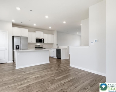 1074 Meadowlark Drive - Photo Thumbnail 12
