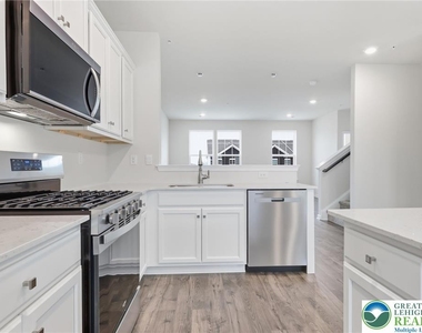 1074 Meadowlark Drive - Photo Thumbnail 10