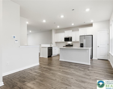 1076 Meadowlark Drive - Photo Thumbnail 11