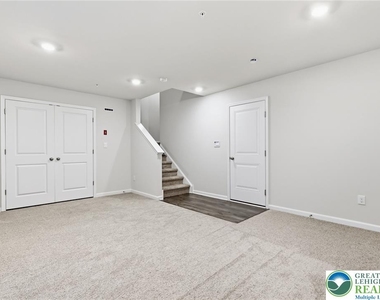 1076 Meadowlark Drive - Photo Thumbnail 27