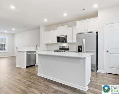 1076 Meadowlark Drive - Photo Thumbnail 7