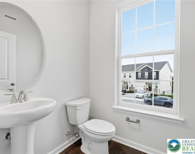 1076 Meadowlark Drive - Photo Thumbnail 13