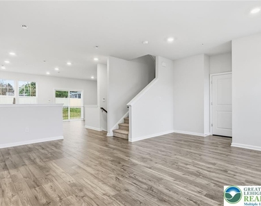 1076 Meadowlark Drive - Photo Thumbnail 5