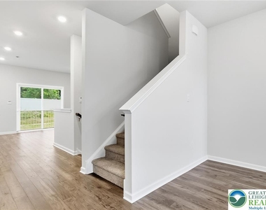 1076 Meadowlark Drive - Photo Thumbnail 14