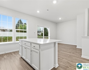 1076 Meadowlark Drive - Photo Thumbnail 10