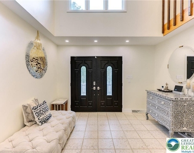 2210 Greenwood Road - Photo Thumbnail 2
