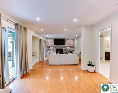 2210 Greenwood Road - Photo Thumbnail 10