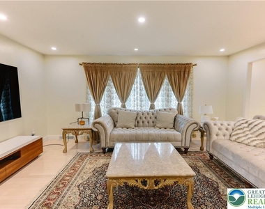 2210 Greenwood Road - Photo Thumbnail 16