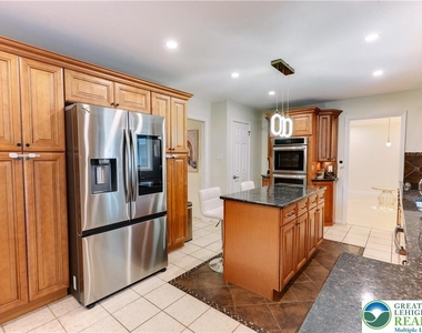 2210 Greenwood Road - Photo Thumbnail 9