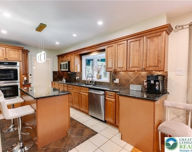 2210 Greenwood Road - Photo Thumbnail 7