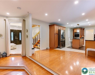 2210 Greenwood Road - Photo Thumbnail 14