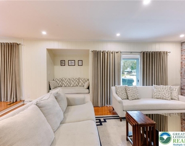2210 Greenwood Road - Photo Thumbnail 12